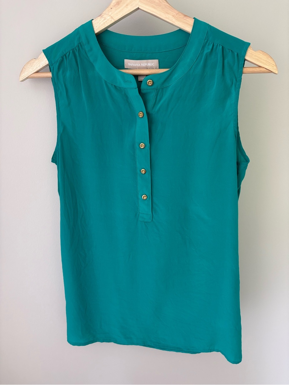 BANANA REPUBLIC Top Sleeveless Blouse Shell - Teal Button Henley Top 100 % Silk